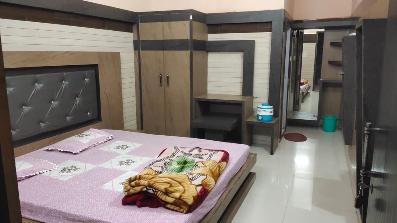 Furnished Shared Room Near Sitapur — image 2